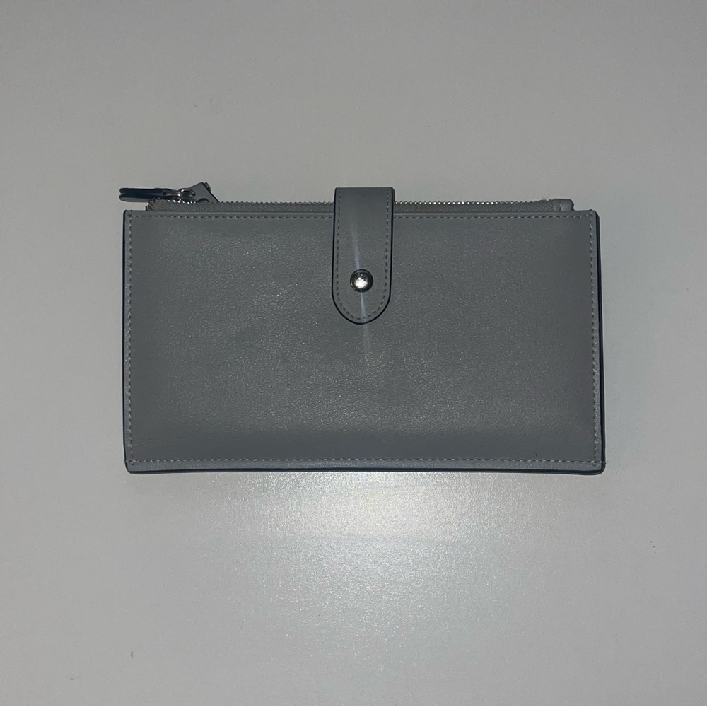 Gray wallet - Tons of space!